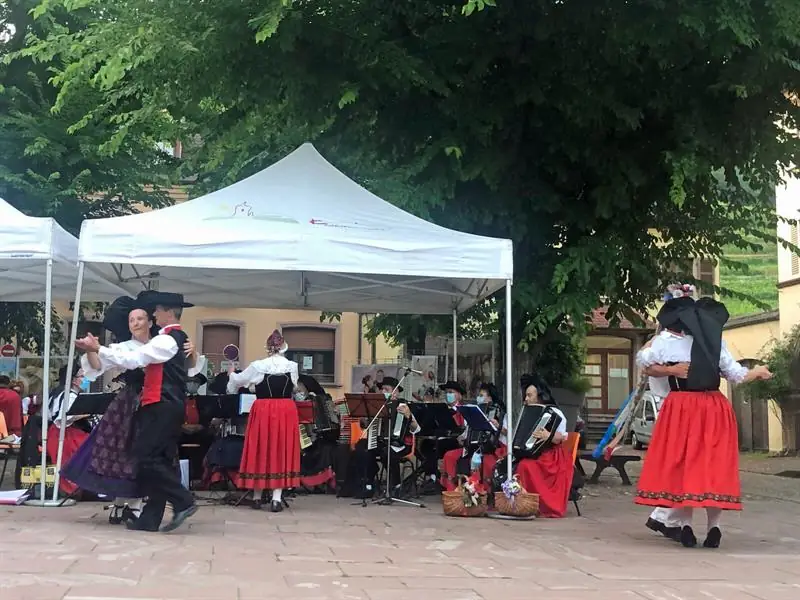 Apéritif concert et danses folkloriques