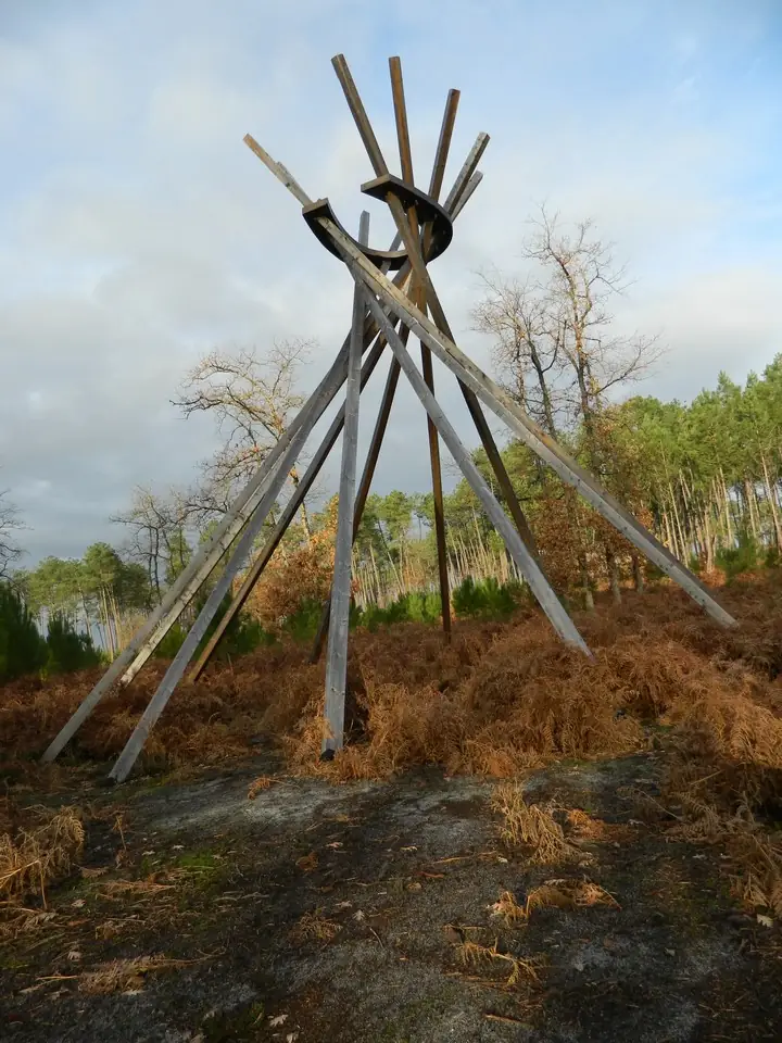 La Forêt d'Art Contemporain : Coeur Chaud Bois d'Aquitaine, oeuvre n°01