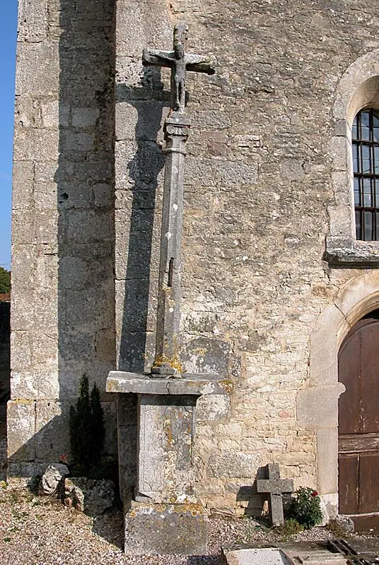 Croix XVe siècle de Dommarien
