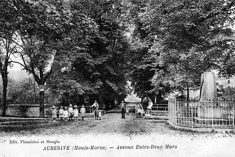 Place André Theuriet à Auberive