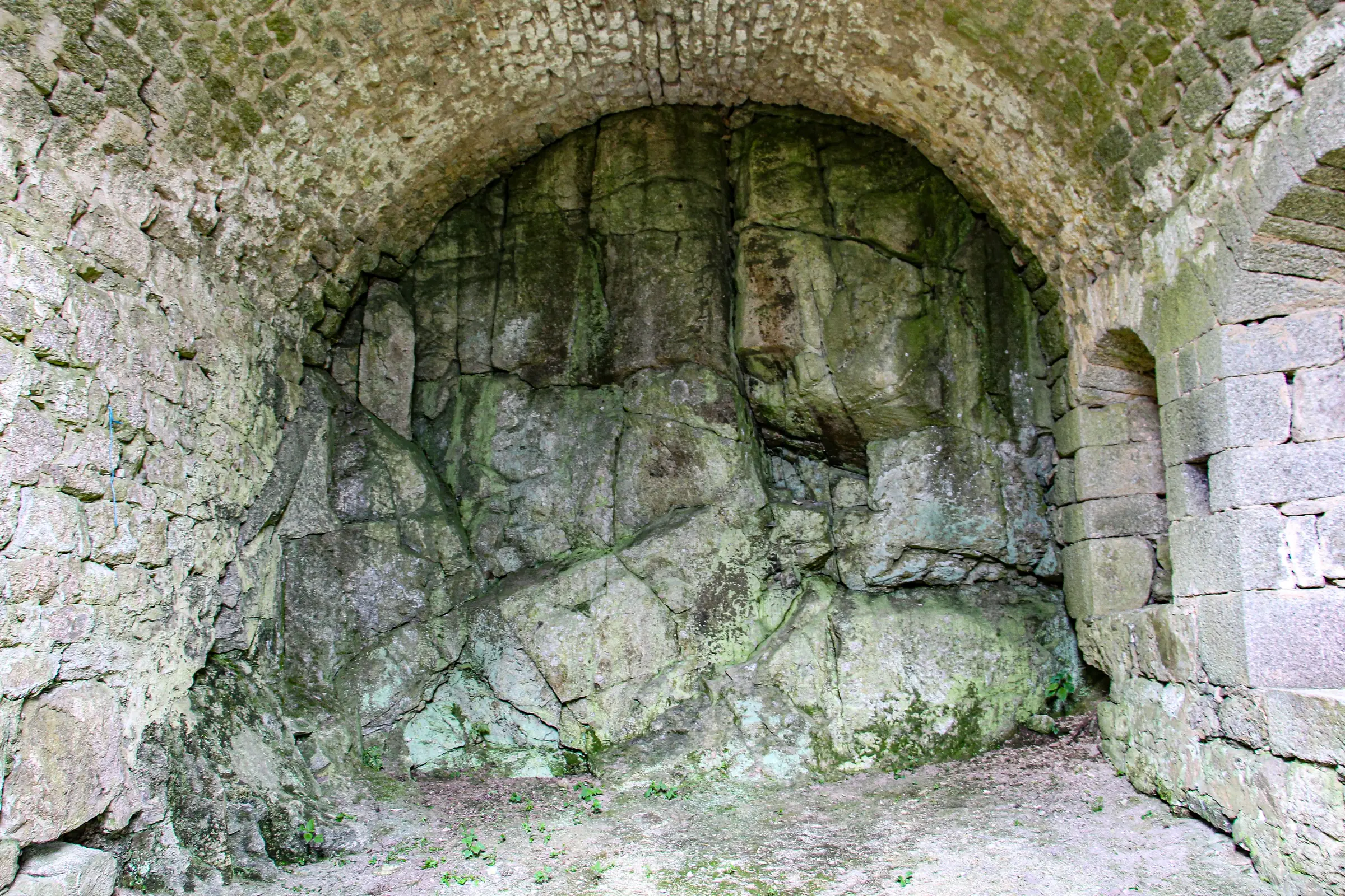 CHAPELLE ET ROCHER DU CHER