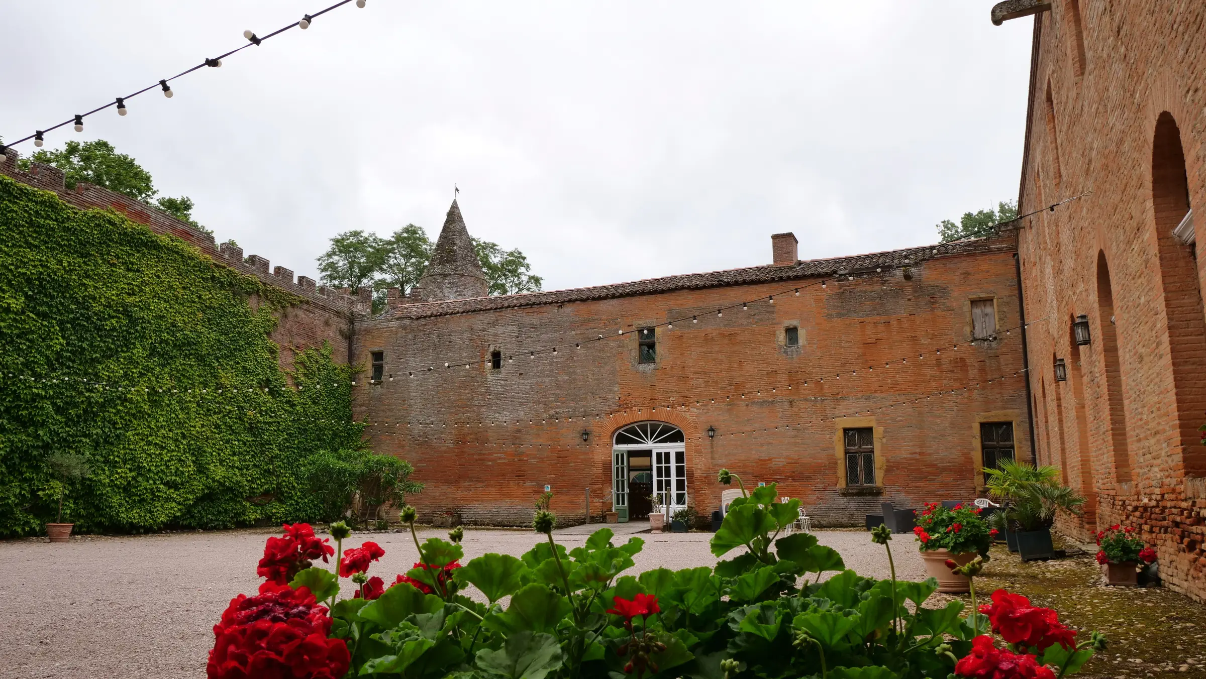 CHATEAU DE PALAYS