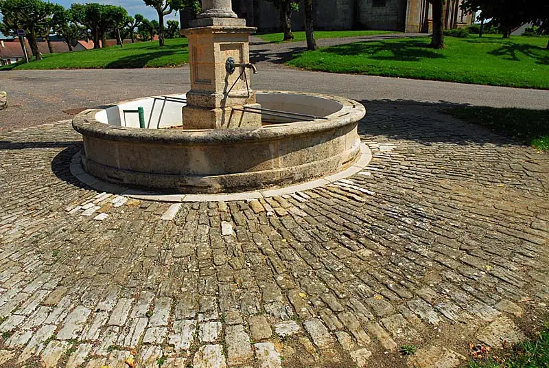 Fontaine de Neuilly-l'Evêque