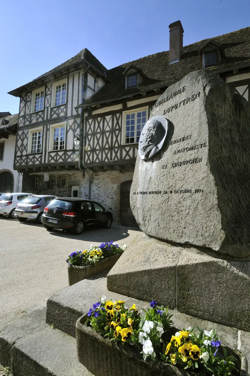 Stèle de Guillaume Dupuytren à Pierre-Buffière