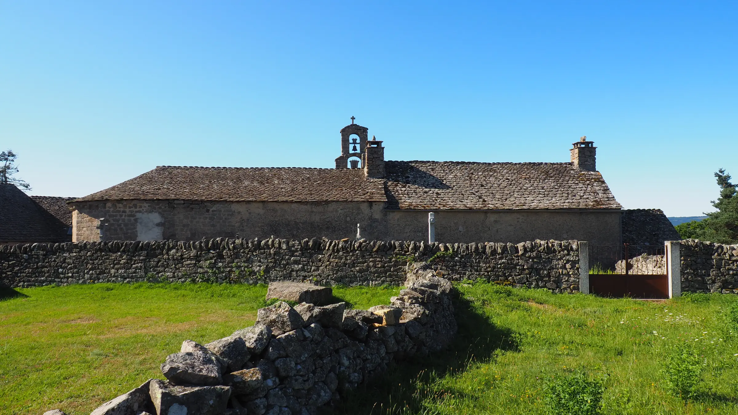 ÉGLISE ROMANE DE SAINTE-LUCIE