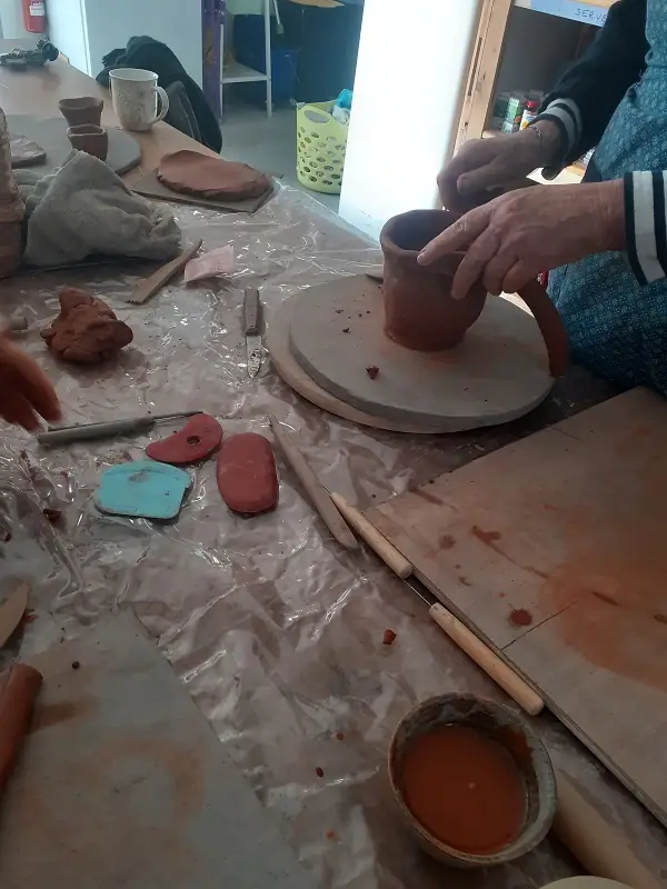 Les petites mains: Atelier terre enfants/parents