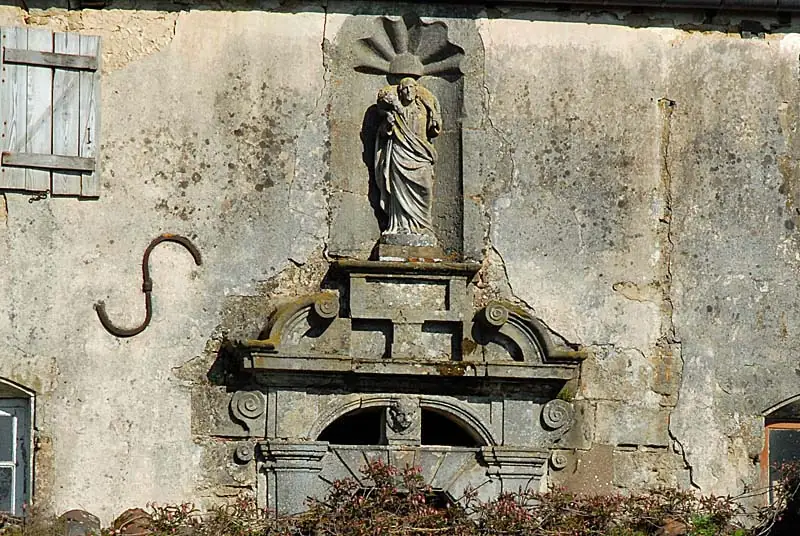 Porche du presbytère de Pouilly-en-Bassigny
