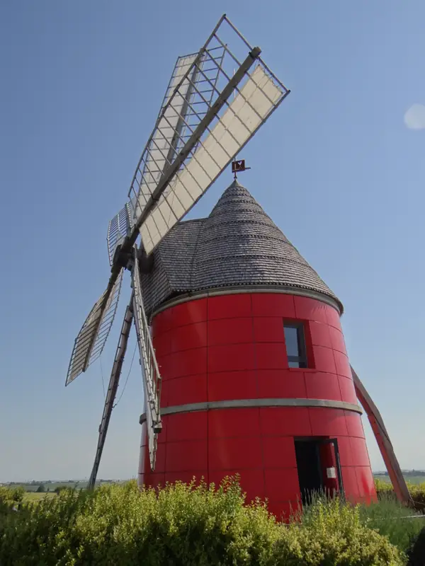 MOULIN A SIX AILES