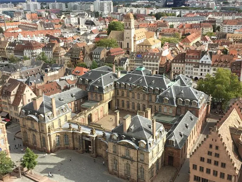 La plateforme de la cathédrale