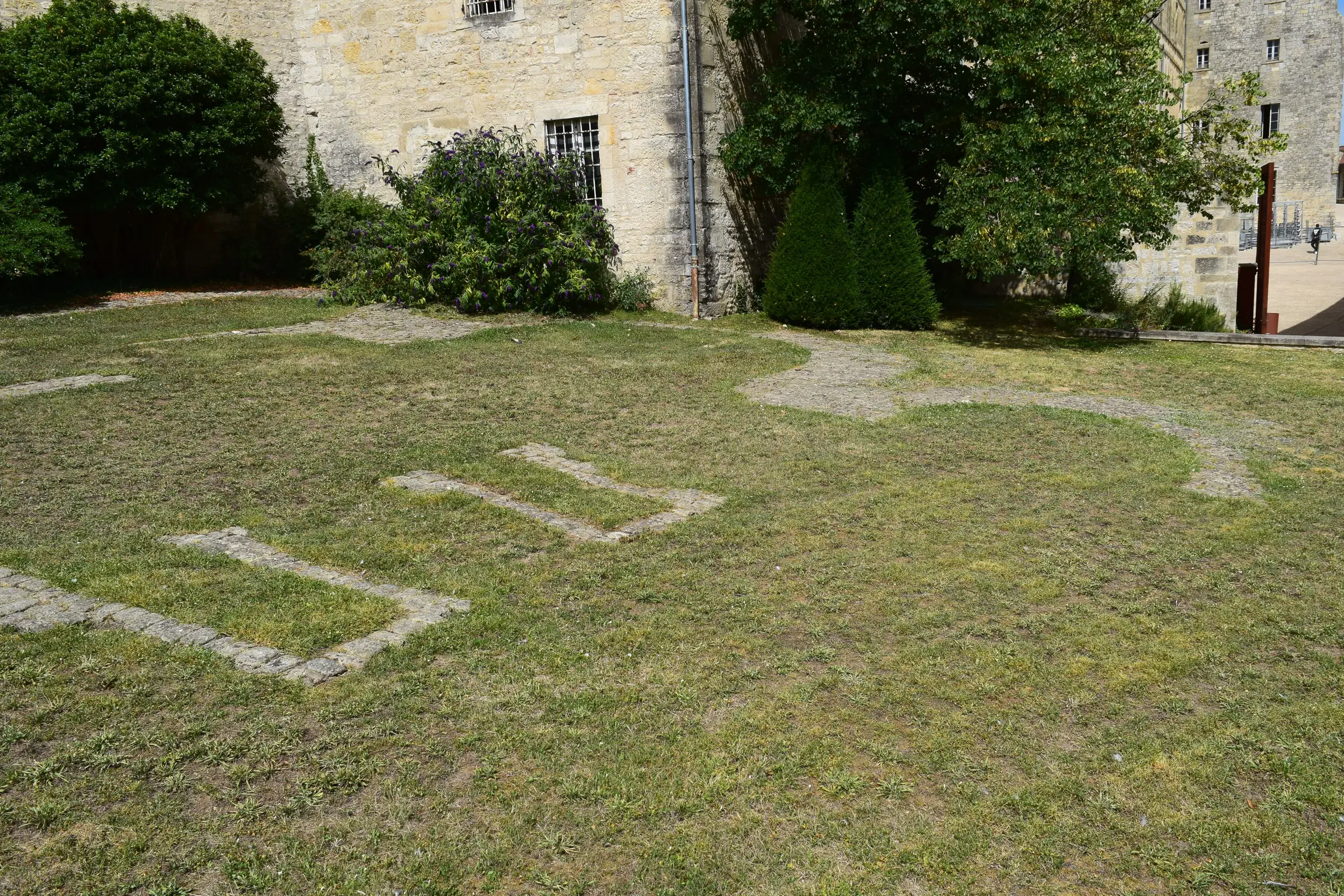 Vestige de l'église Saint-Saturnin