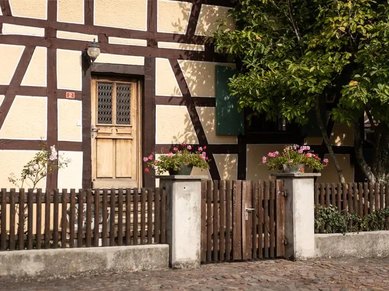 Maisons anciennes et cœur de village
