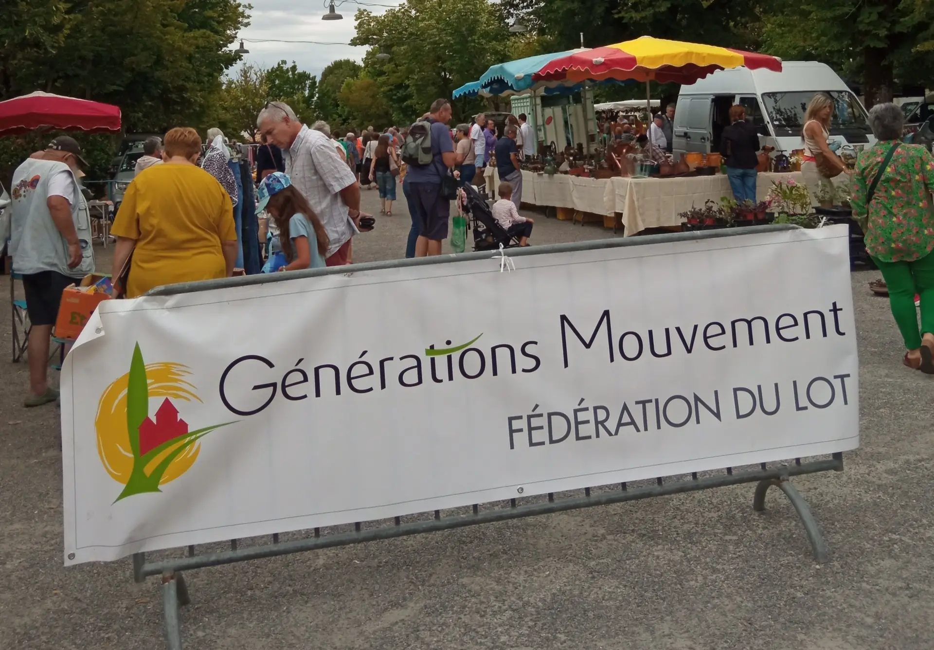 Vide-greniers, brocante, vêtements et jouets