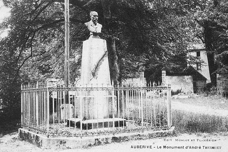 Place André Theuriet à Auberive