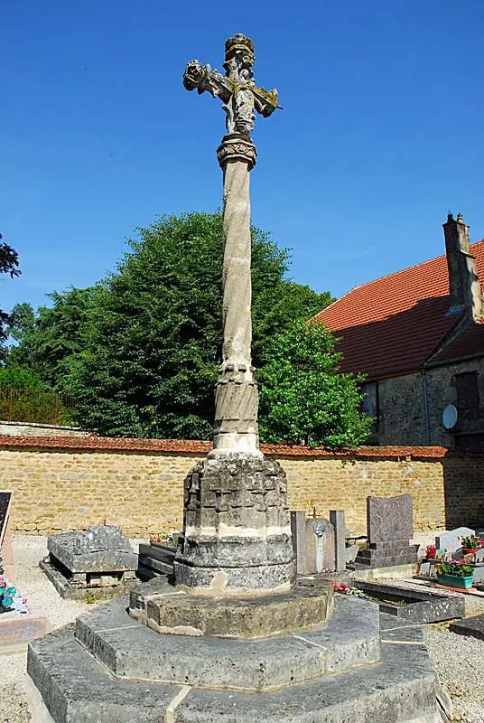 Croix gothique de Montlandon
