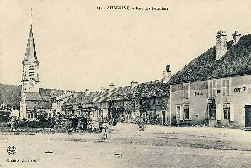La rue des fermiers à Auberive