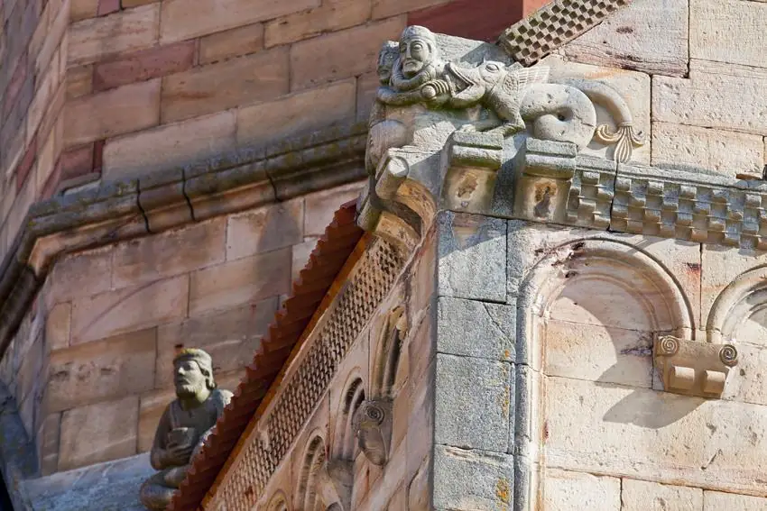 L'église romane Saints Pierre et Paul