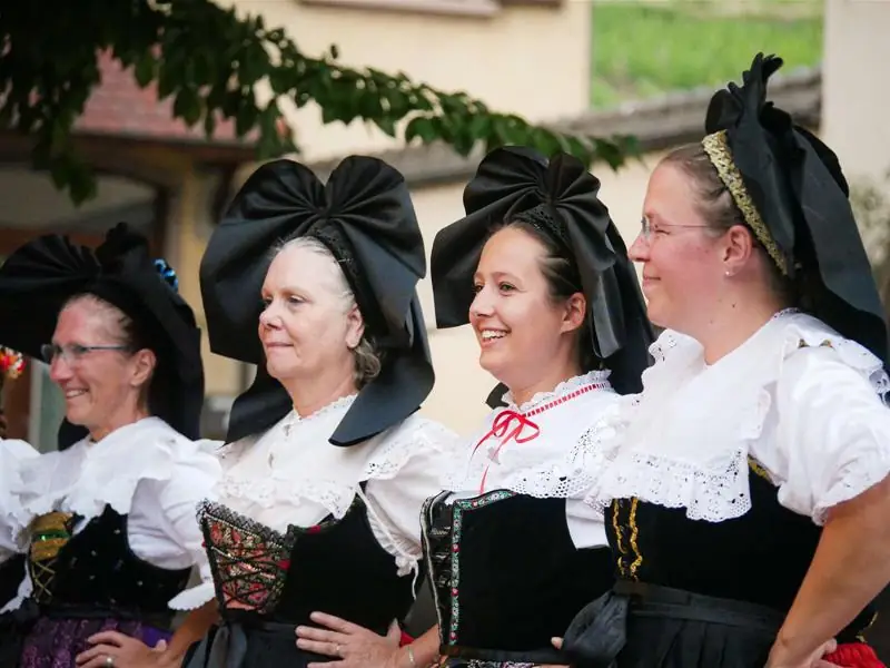 Apéritif concert et danses folkloriques
