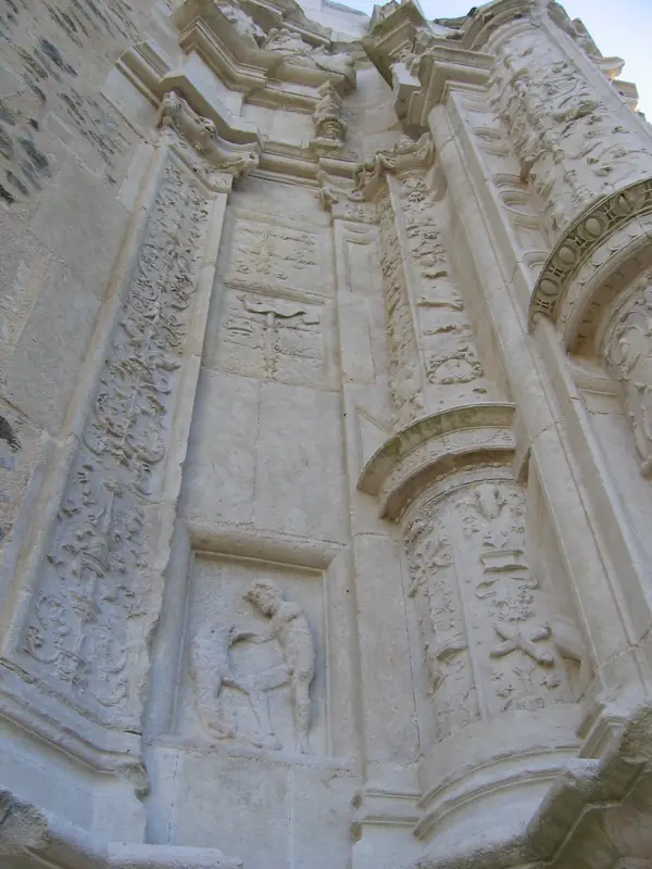 Pilier du bras nord du transept de l'Eglise Saint-Pierre Chapelle Rompue Protestante XVème siècle